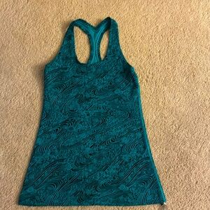 Lululemon size 4 workout top